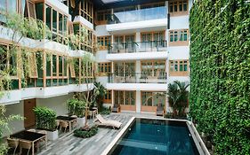 Moon Dragon Hotel